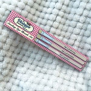 🌸 5 for $25 The Vintage Cosmetic Company Smokey Eye Brush Set